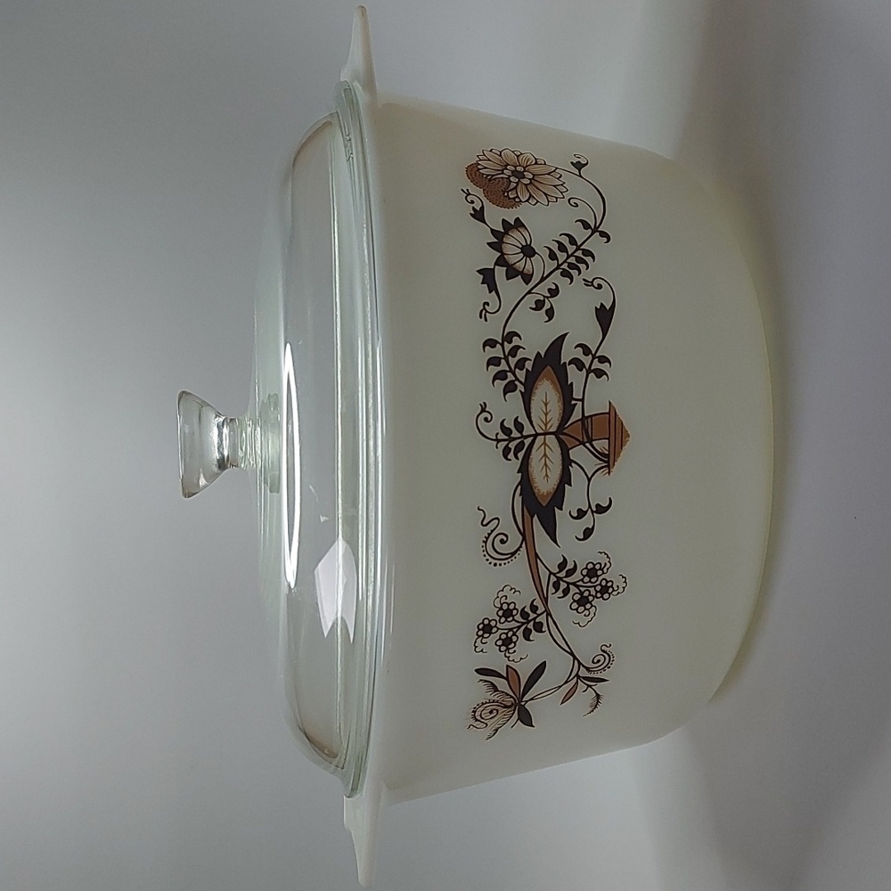 3 qt vintage Pyrex Brown Floral Vine casserole dish, EUC